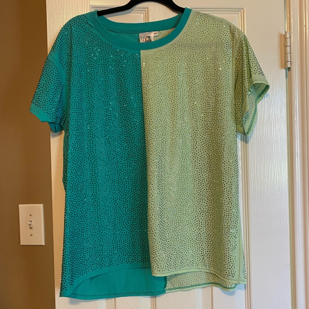 NWOT QOS M green active top